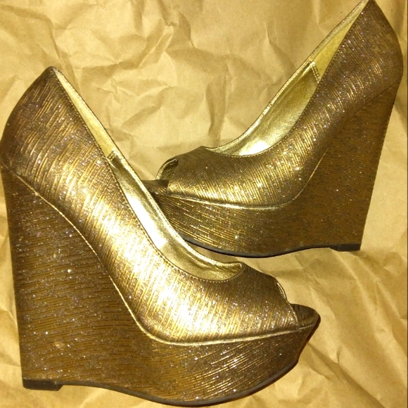 L@@K! Super Sexy Brand New STEVE MADDEN Metallic Sparkle Gold Peep Toe ELSI heel - Picture 16 of 16